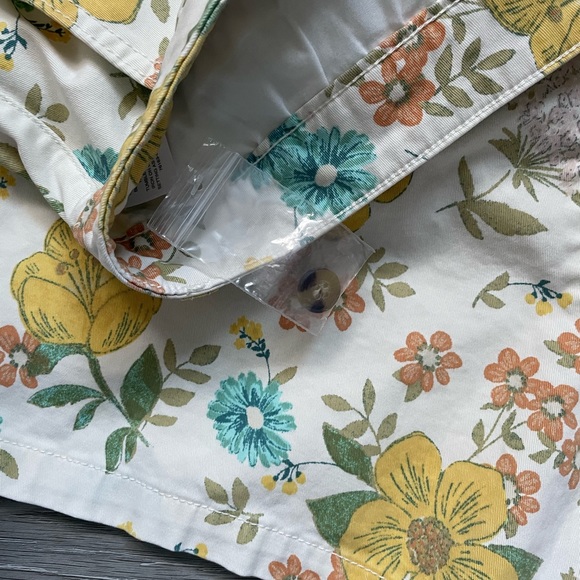 Plus size ANA New Approach Ivory Floral Shorts - Picture 5 of 5